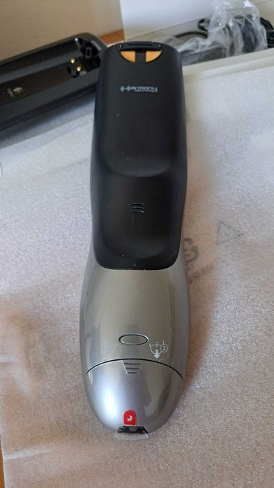 Telecomanda universala Logitech Harmony 900, stare perfecta functional si estetic
