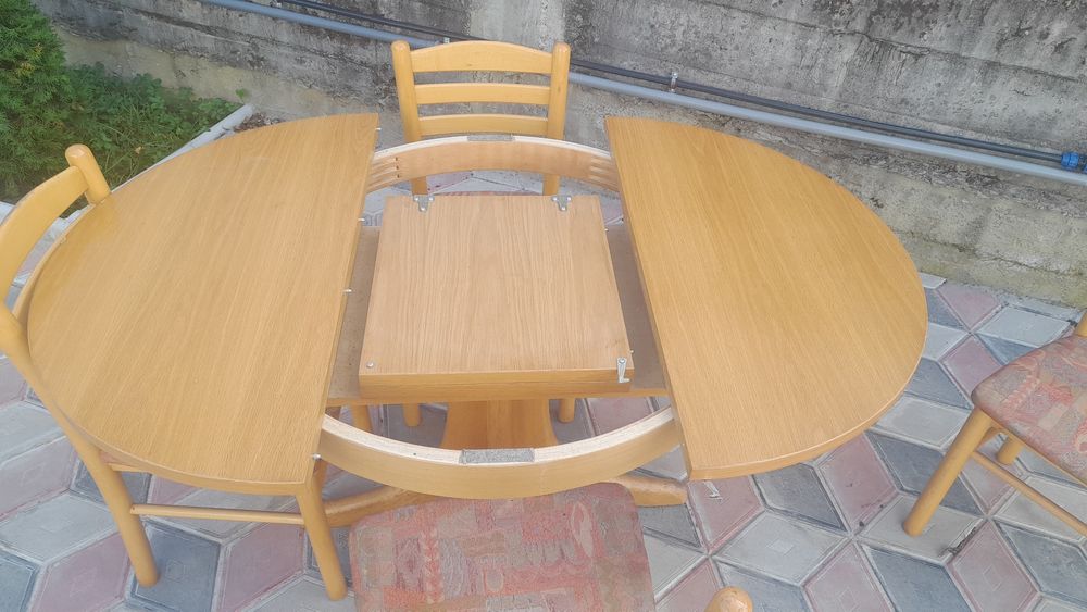 Masa cu 4 scaune extensibila din lemn masiv și pal