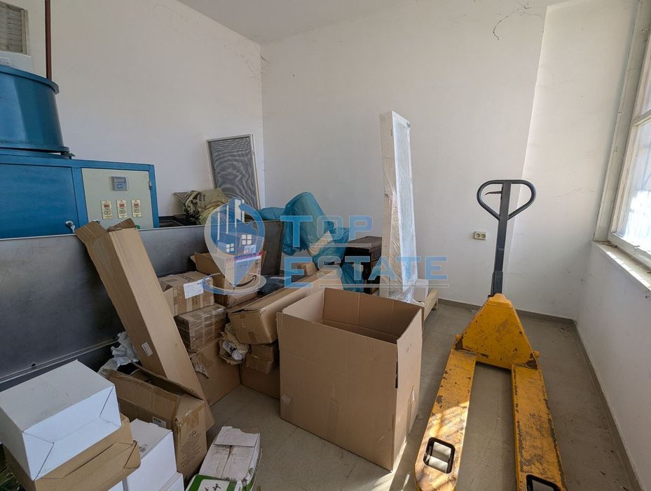 Промишлено помешение на центъра на село Първомайци, област Велико Тър