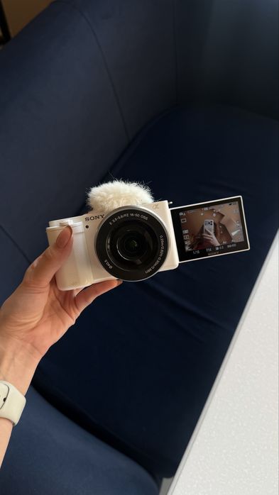 Продаю Sony ZV-E10 KIT 16-50mm
