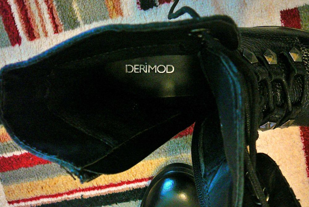 Нови, необувани, дамски боти. Естествена кожа.