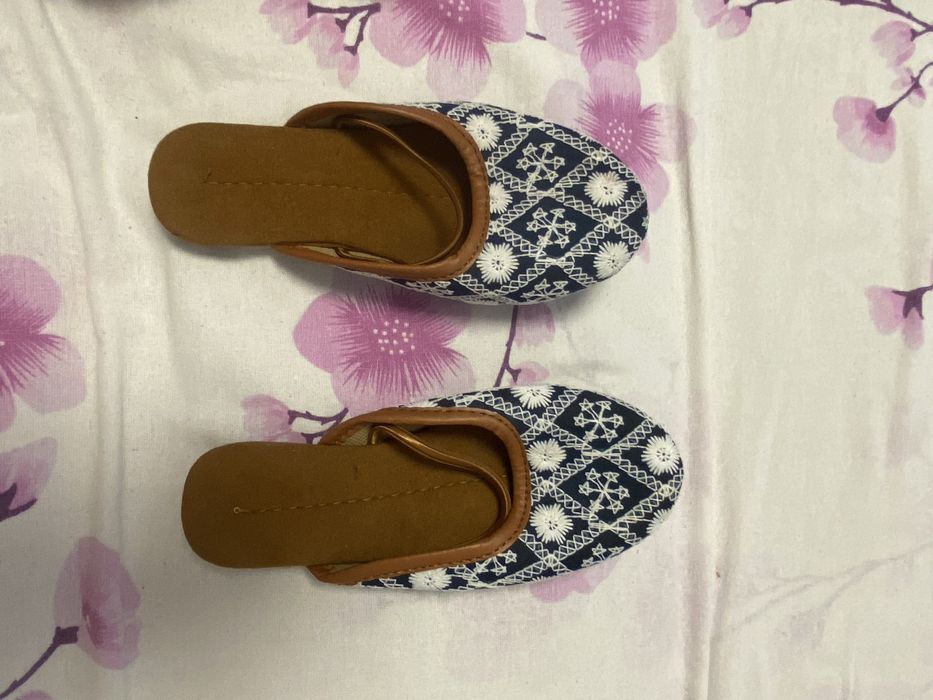 Pantofi fără toc în stil indian pentru fetiță