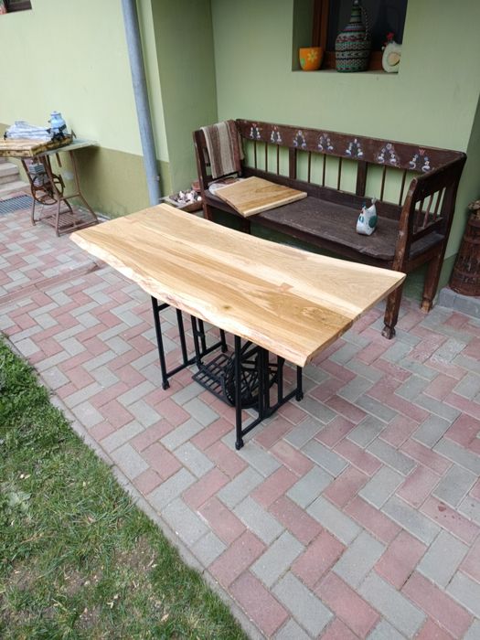 Masa sau birou din mașină de cusut