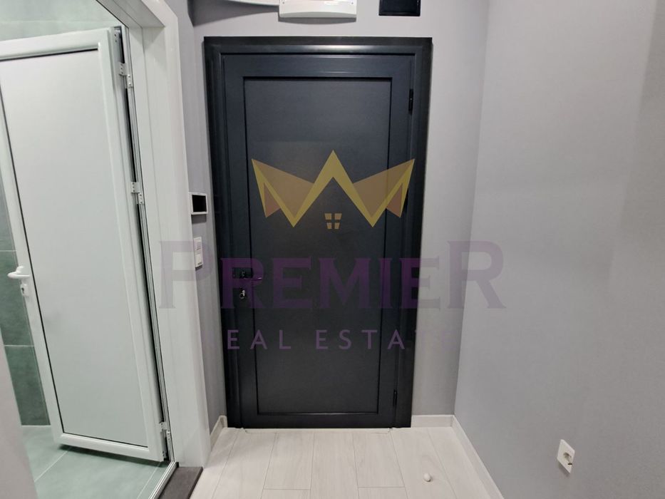 Дава се под наем Тристаен апартамент в Варна, Център - 130 кв.м за 1400 € - Снимка #4