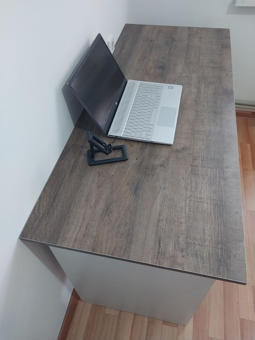 Стол для дома и офиса