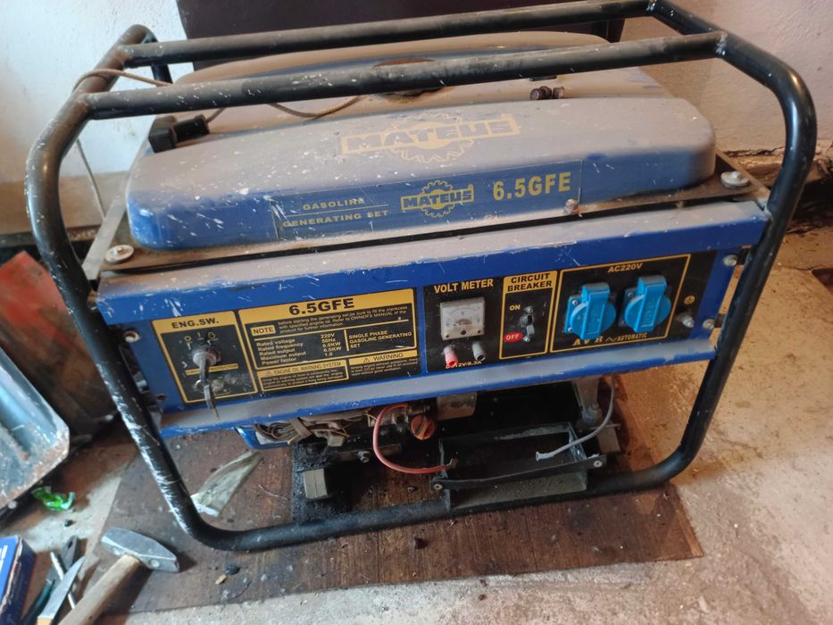 Бензиновый генератор. Б/у. Мощность 6,5 кВт.  Рабочий.