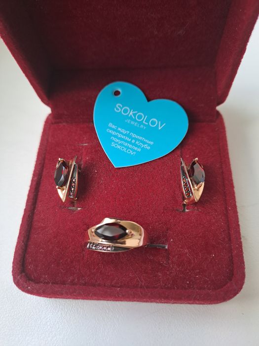 Золотой гарнитур,серьги и перстень