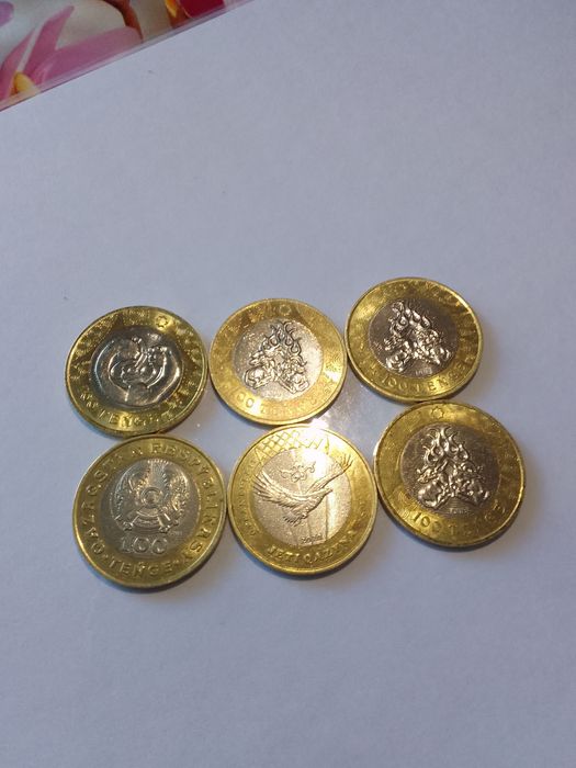 Продам монеты 100 тенге 20 и 22 года