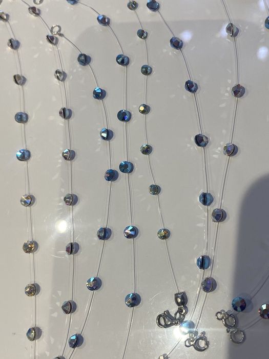 Гривна с камъни Сваровски