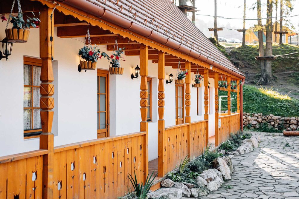 Închiriez Cabană în Lacu Roșu