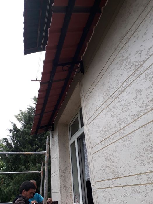 Установка  Козырьки над окнами