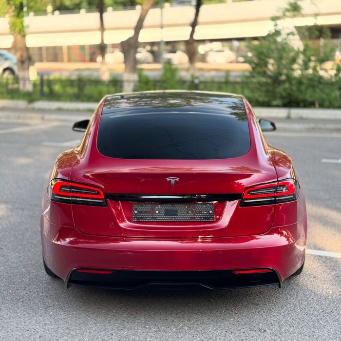 TESLA MODEL S идеальном состоянии
