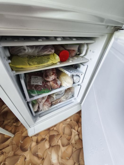 Продам холодильник Indesit