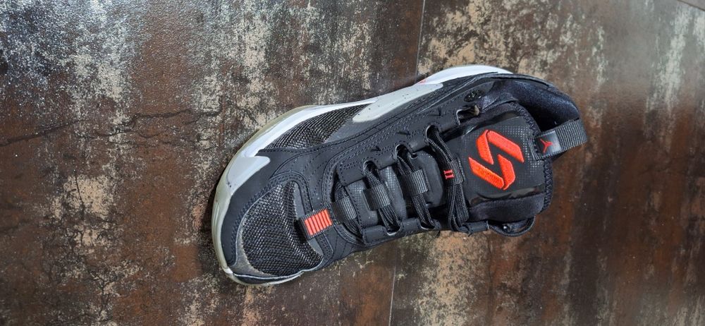 vand adidasi Jordan mărimea 39