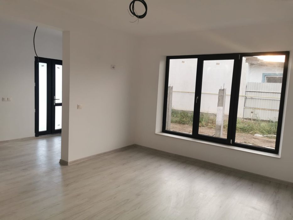 Vand casa parter la cheie in comuna Vanatori!