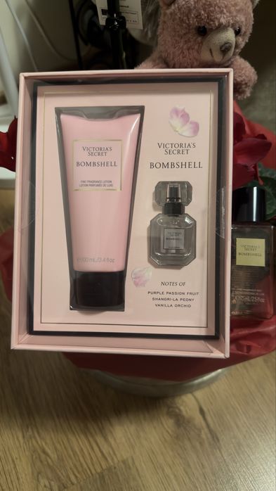 Парфюмен комплект Victoria's Secret BOMBSHELL