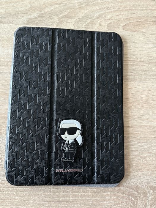 Оригинален кейс калъф Karl Lagerfeld за iPad 10