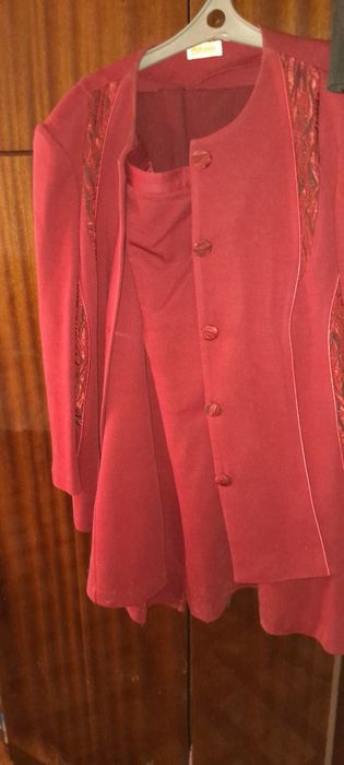 Продам женский костюм.