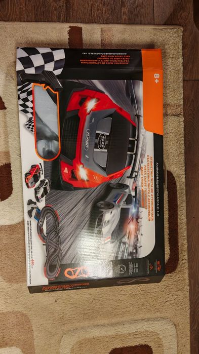 Детска играчка писта с гонещи се колички