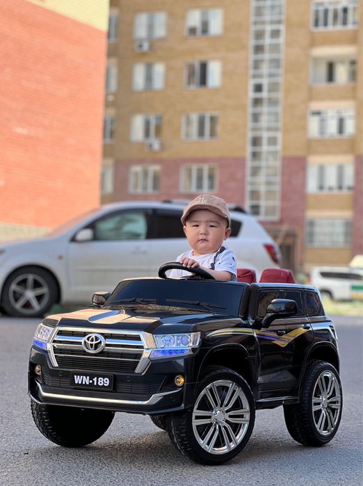 Детская машина электромобиль