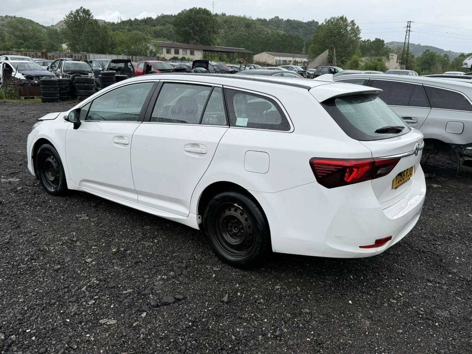 Toyota Avensis 1. 6 дизел D-4D, 112 к. с. , двигател 1WW, 2016 година На Части