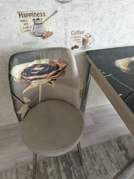 Продам стол и стулья