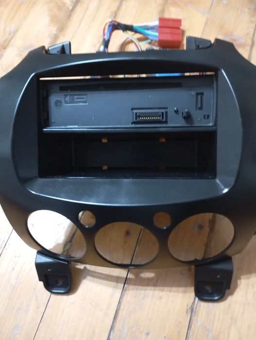 Конзола за радио Мазда 2