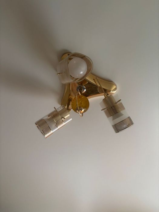 Продам люстры и гардины