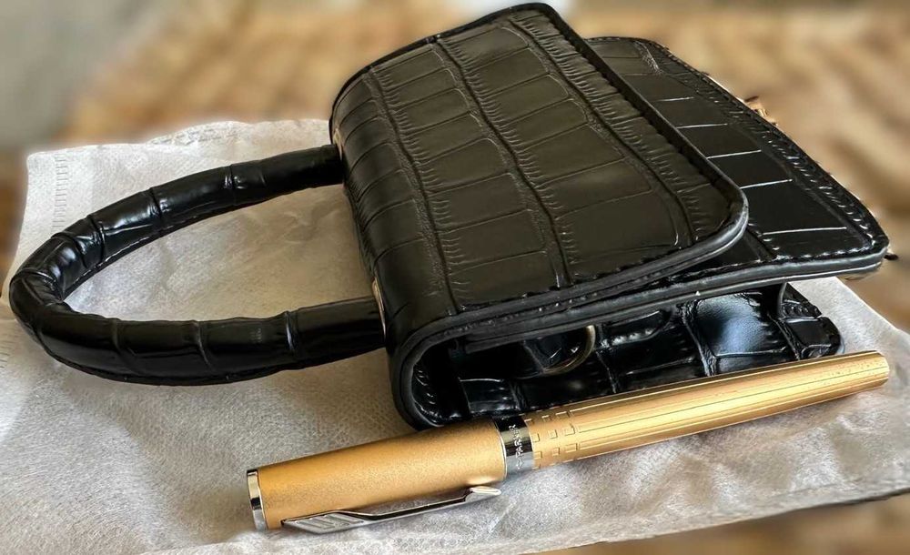 Gentuta mini - piele ecologica neagra, cu efect crocodil