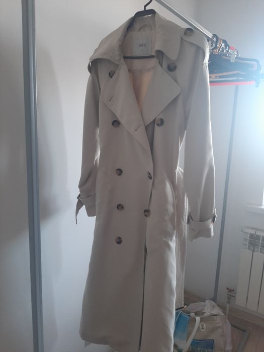 Продам тренч светло бежевый
