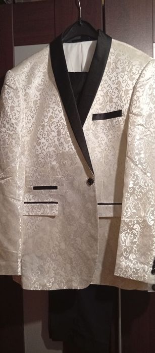 Costum mire si pantofi ambele noi nepurtate