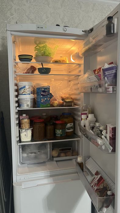 Продам холодильник Indesit