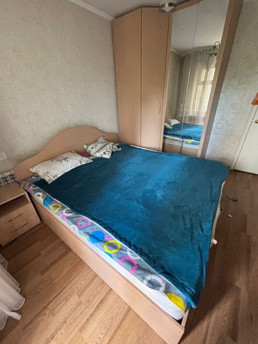 Продам спальный гарнитур