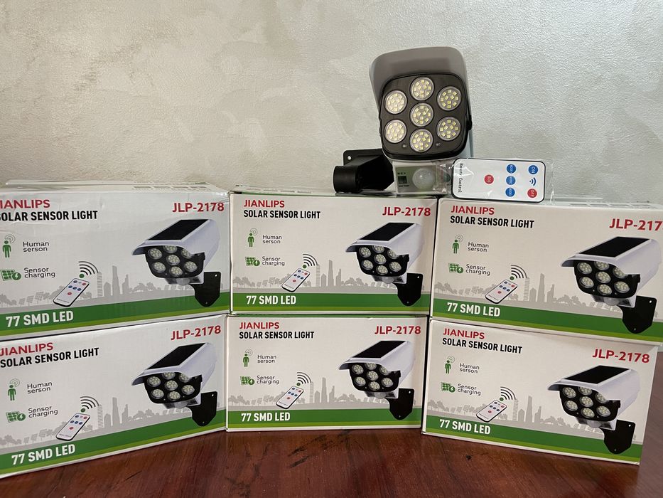 Lampa solară cu senzor de mișcare