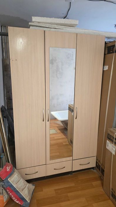 Шкаф бу отдам даром