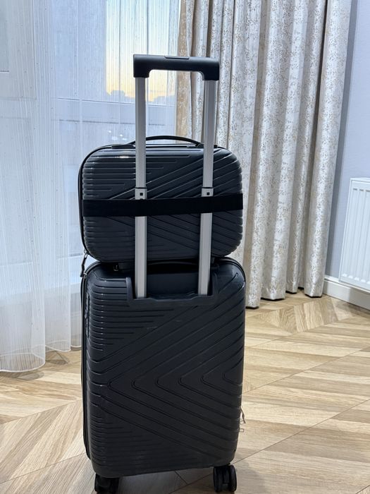 Чемоданы                      .