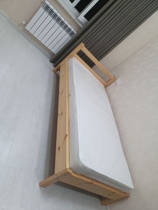 Продаётся односпальная деревянная кровать 200×90
