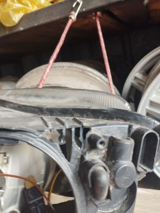 Десен xenon фар за Skoda Yeti 2009-2013