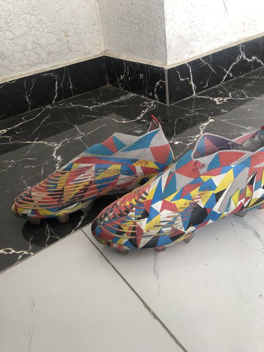 Адидас предатор жыртылмаган тек киылген