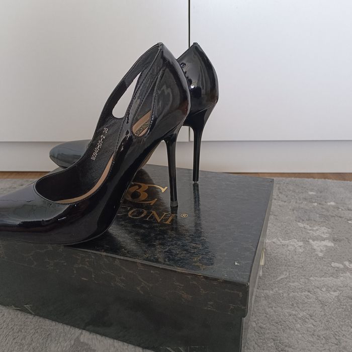 Продам женские туфли