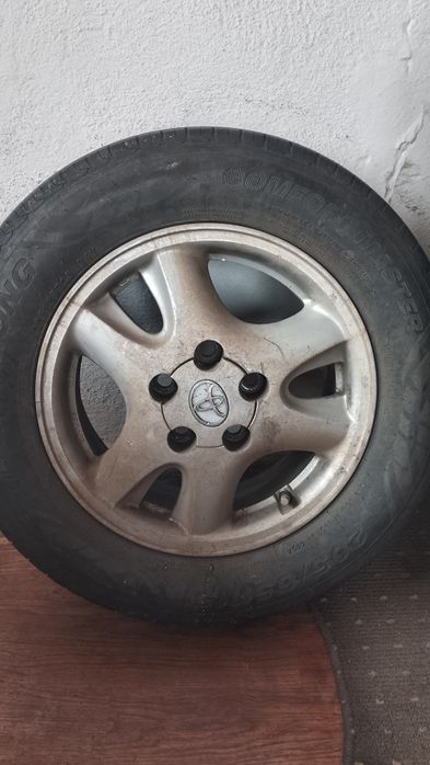 Продам летние 4 шины на титанках