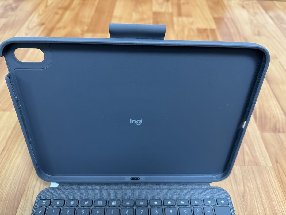 Husa tableta Ipad 10 Logitech Combo Touch