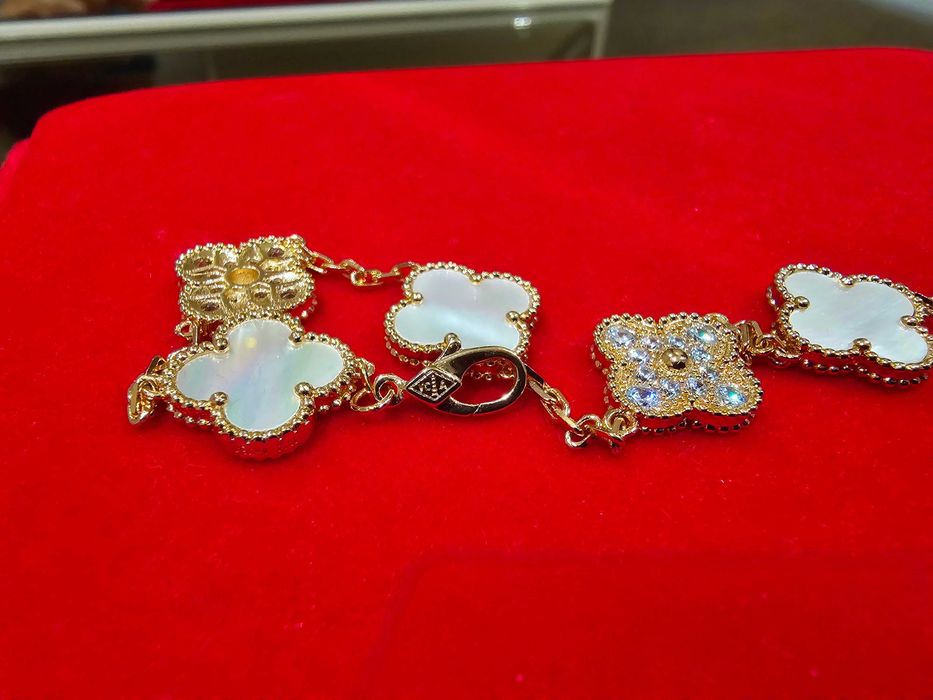 Van Cleef & Arpels VCA Rose Gold Mother Diamond Alhambra Дамска Гривна