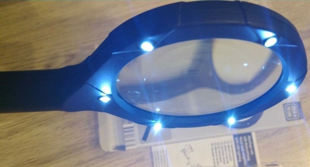 lupa de mana cu iluminare lumina 6 led citit batrani vedere slabita