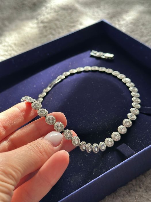 Vand colier swarovski.