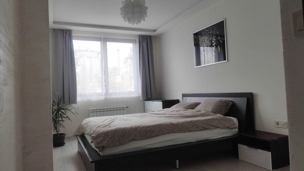 Под наем двустаен в нова сграда в центъра на София