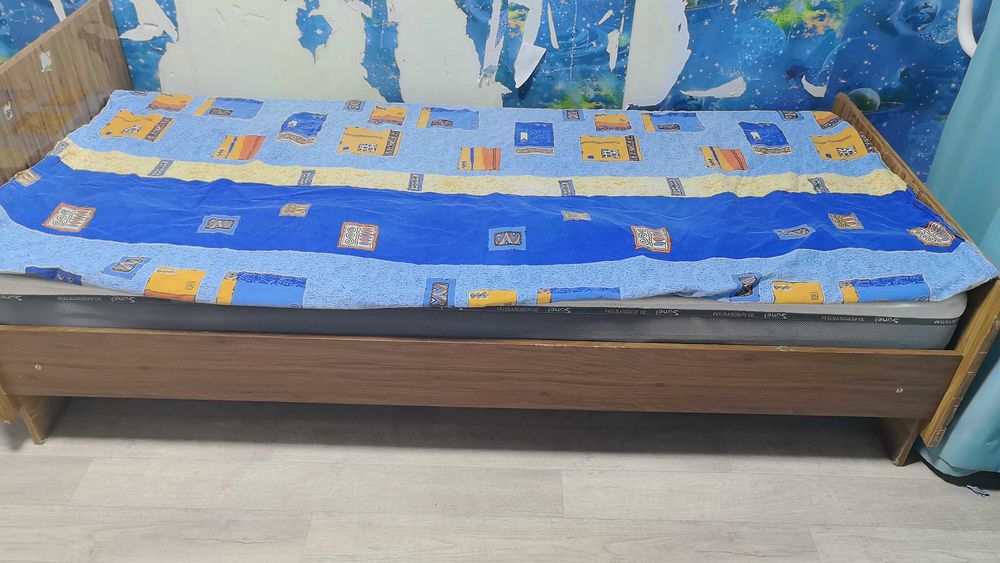 Продам кровать комод