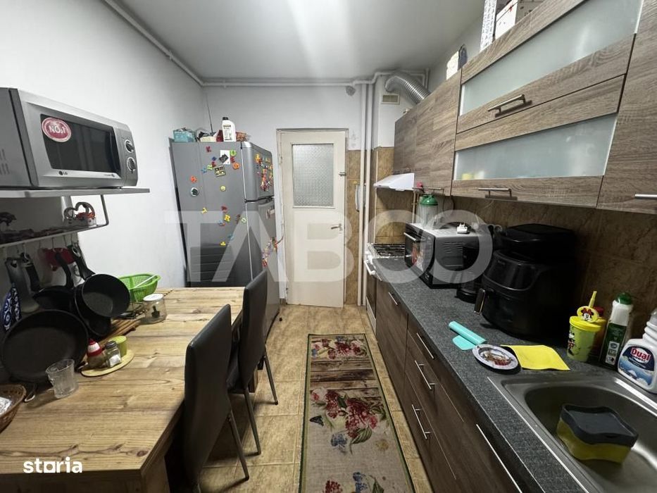 Apartament de inchiriat cu 3 camere balcon etaj 2 Mihai Viteazul Sibiu