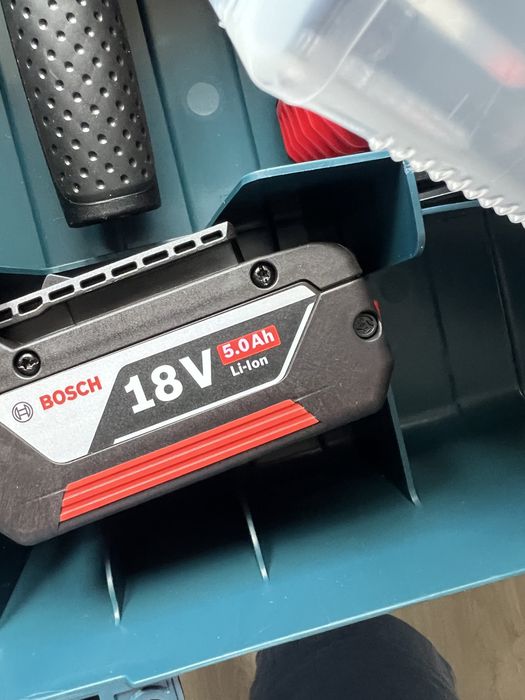 Rotopercutor Bosch gbh 18V-21 cu 2 ac de 5 ah si inc-Sigilat