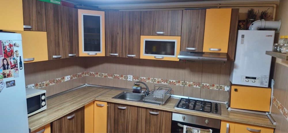 Inchiriez apartament